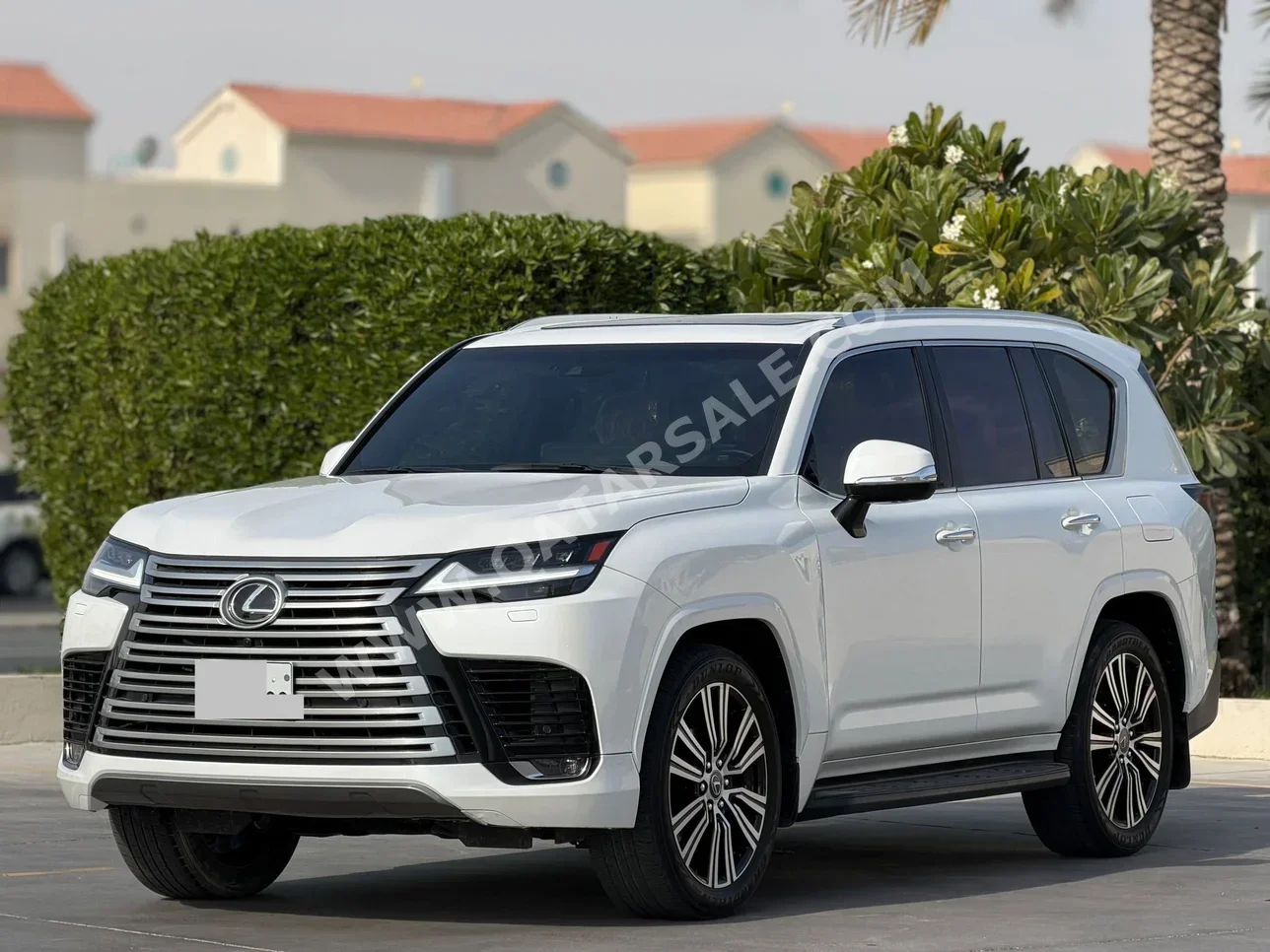 Lexus  LX  600 Luxury  2024  Automatic  34,000 Km  6 Cylinder  Four Wheel Drive (4WD)  SUV  White  With Warranty
