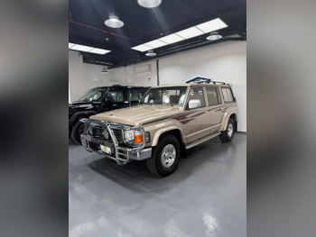 Nissan Patrol Super Safari 1997 Manual 286,973 Km 6 Cylinder Four Wheel Drive (4WD) SUV Gold