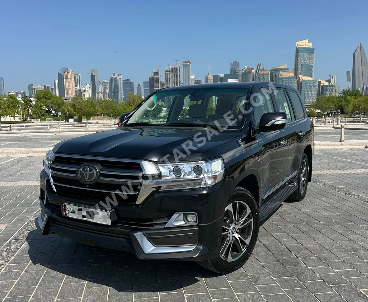 Toyota  Land Cruiser  VXR  2020  Automatic  233,000 Km  8 Cylinder  Four Wheel Drive (4WD)  SUV  Black