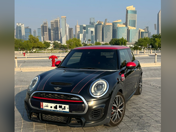 Mini  Cooper  Works  2016  Automatic  156,000 Km  4 Cylinder  Front Wheel Drive (FWD)  Hatchback  Black