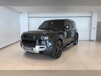 Land Rover  Defender  110 HSE  2024  Automatic  33,660 Km  6 Cylinder  Four Wheel Drive (4WD)  SUV  Black  With Warranty