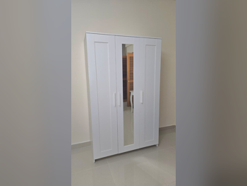 خزائن ودواليب الملابس والزينة - ايكيا  - خزائن  - أبيض