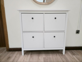 رفوف وخزانات الأحذية