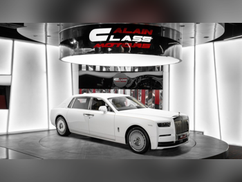 رولز - رويس  فانتوم  اي دبليو بي  2026  اوتوماتيك  52 كم  12 سلندر  دفع خلفي  سيدان  أبيض