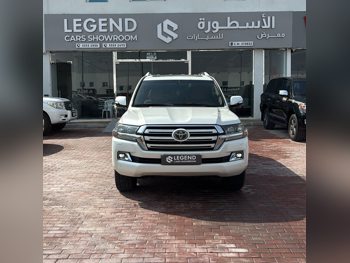 Toyota  Land Cruiser  VXR Black Edition  2017  Automatic  196,000 Km  8 Cylinder  Four Wheel Drive (4WD)  SUV  Pearl