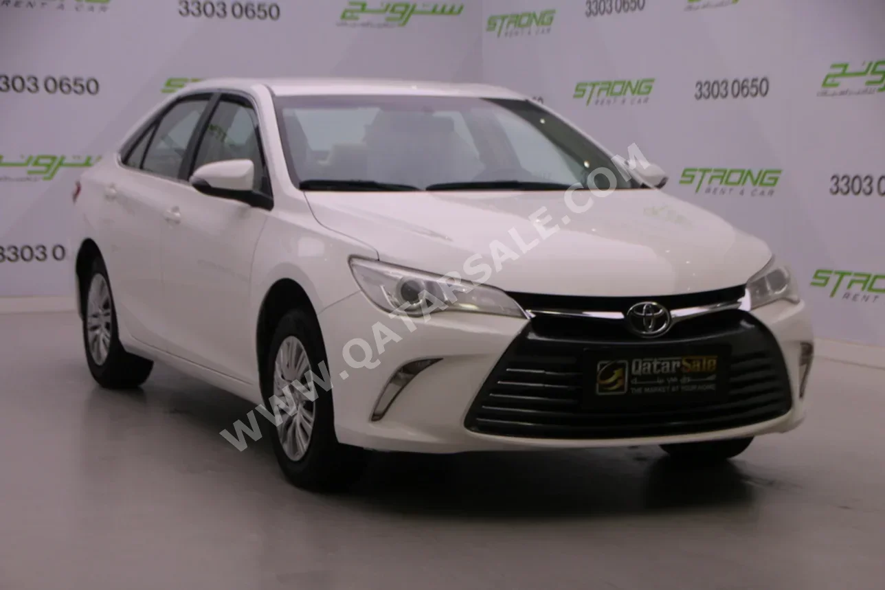 تويوتا  كامري  جي ال  2017  اوتوماتيك  115,000 كم  4 سلندر  سحب امامي  سيدان  أبيض
