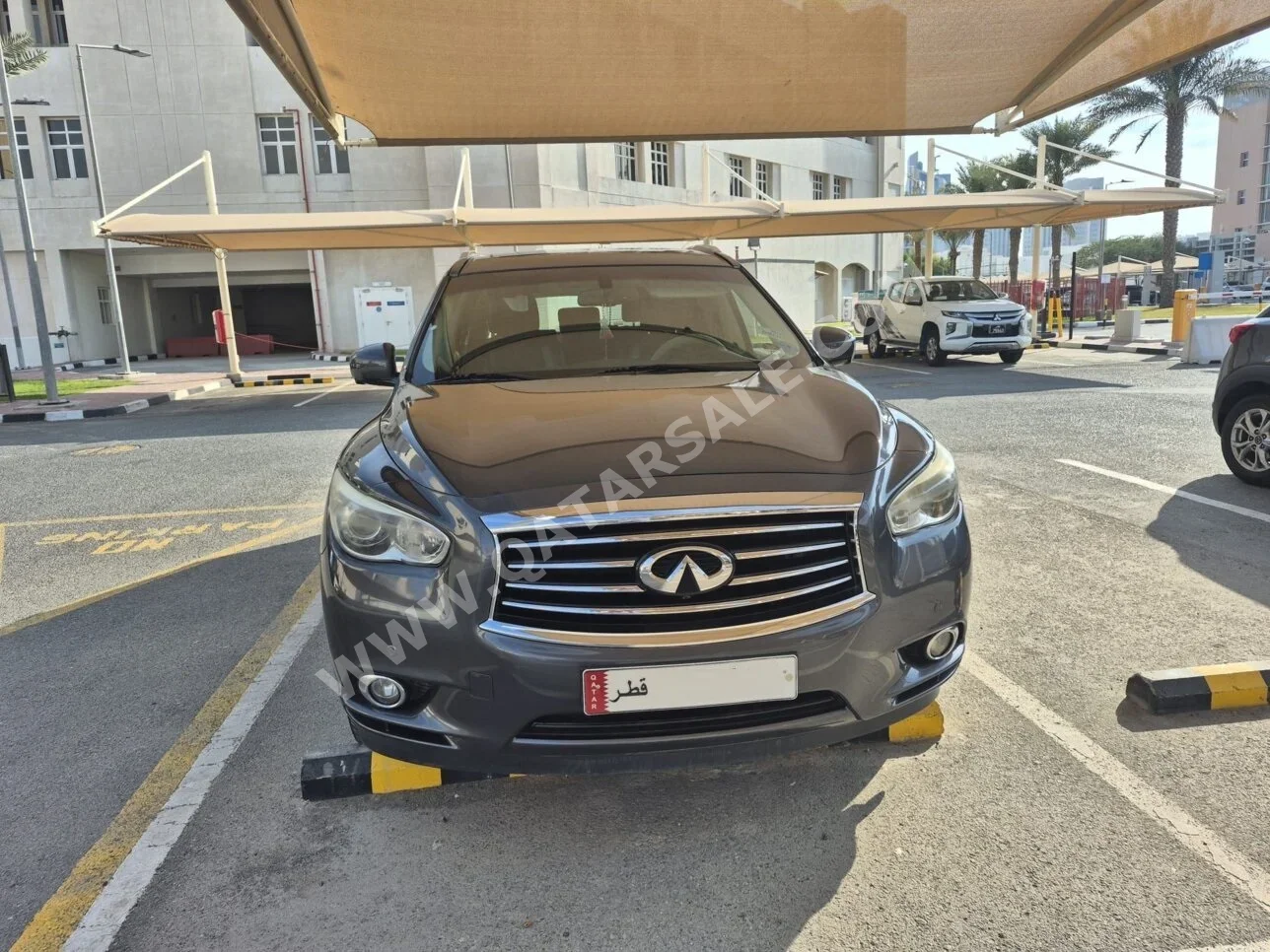 انفنيتي كيو اكس 60 2014 اوتوماتيك 85,000 كم 6 سلندر دفع كلي مستمر اس يو في رمادي