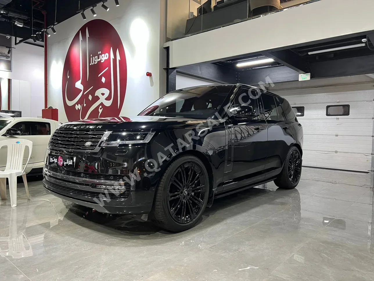 لاند روفر رنج روفر فوج اتش اس اي 2023 اوتوماتيك 25,000 كم 6 سلندر دفع رباعي اس يو في أسود تحت الضمان