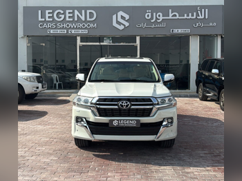 Toyota  Land Cruiser  GXR  2017  Automatic  275,000 Km  8 Cylinder  Four Wheel Drive (4WD)  SUV  White