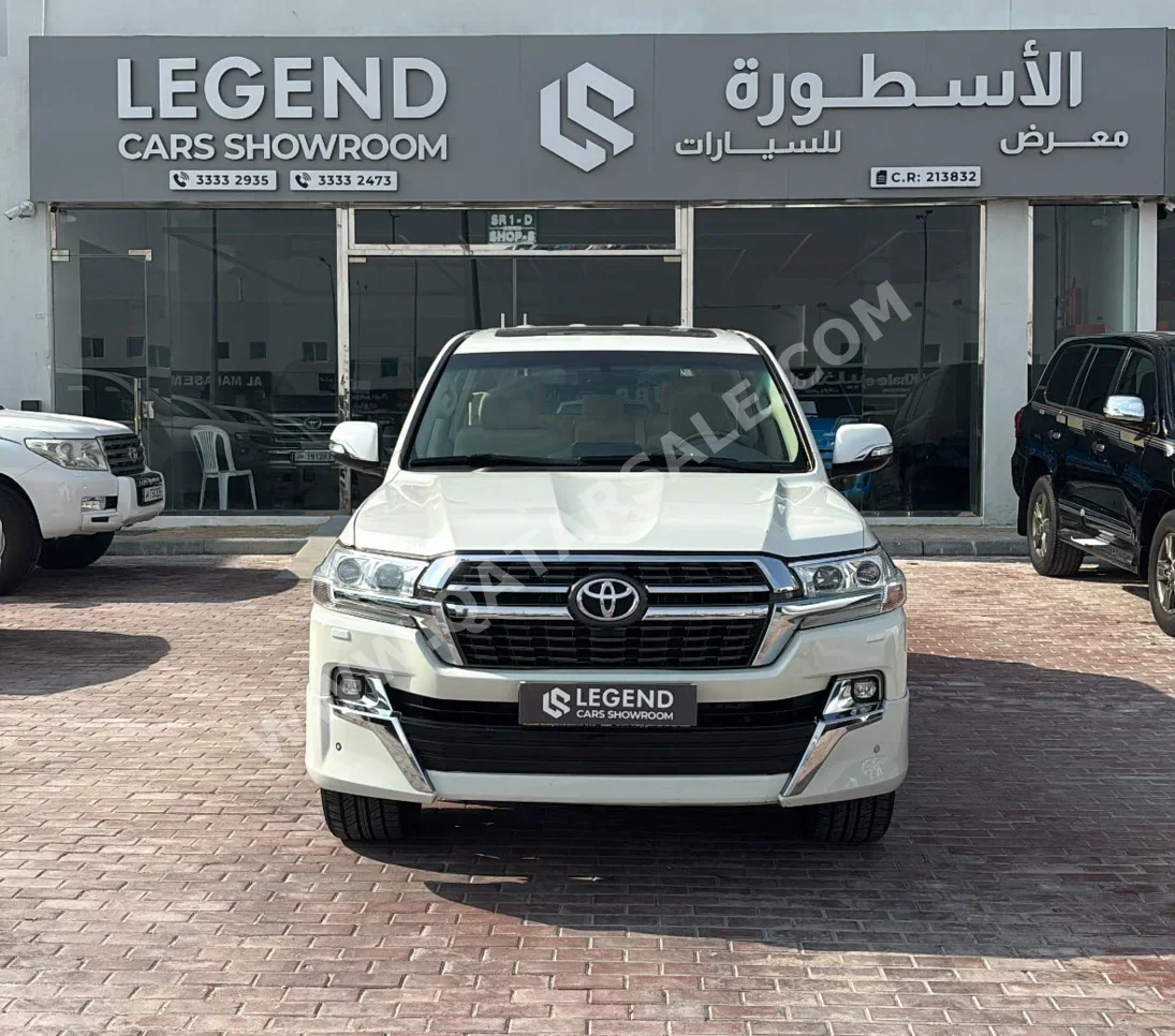 تويوتا لاند كروزر جي اكس ار 2017 اوتوماتيك 275,000 كم 8 سلندر دفع رباعي اس يو في أبيض