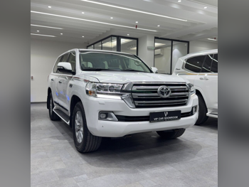 Toyota  Land Cruiser  GXR  2020  Automatic  239,000 Km  8 Cylinder  Four Wheel Drive (4WD)  SUV  White