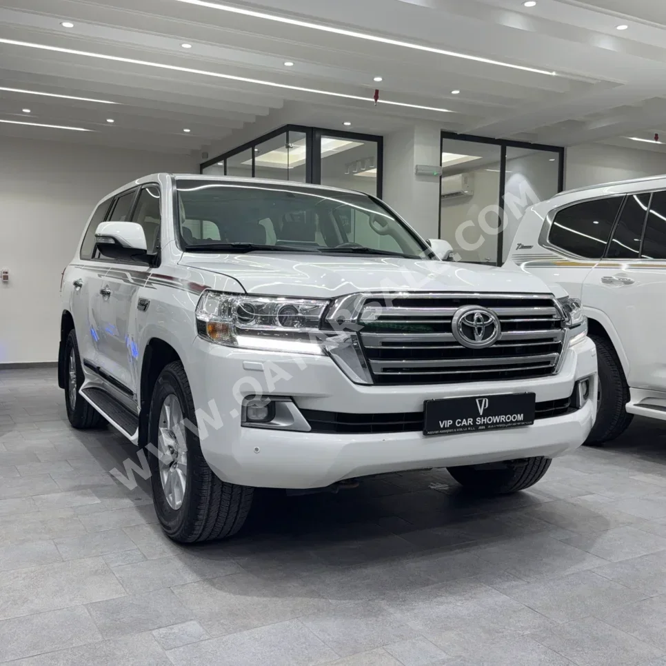 Toyota Land Cruiser GXR 2020 Automatic 239,000 Km 8 Cylinder Four Wheel Drive (4WD) SUV White