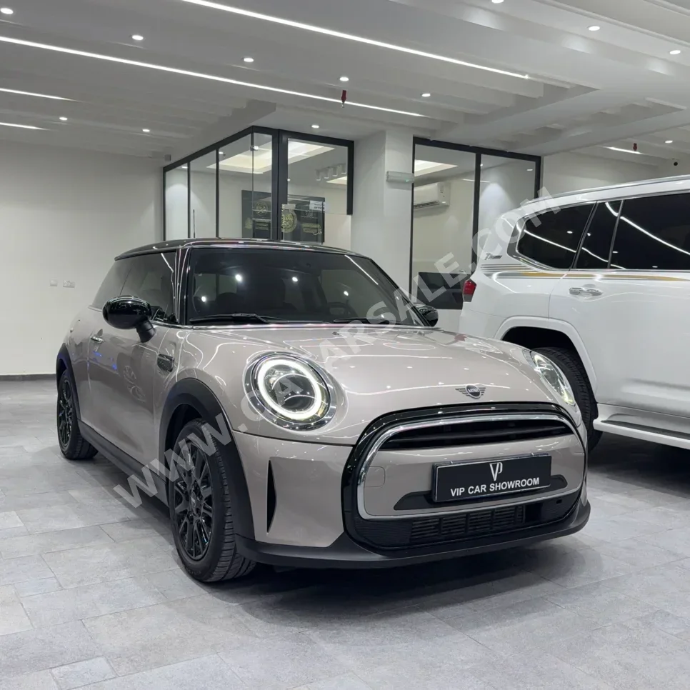 Mini  Cooper  2022  Automatic  55,000 Km  4 Cylinder  Front Wheel Drive (FWD)  Hatchback  Light Gray  With Warranty