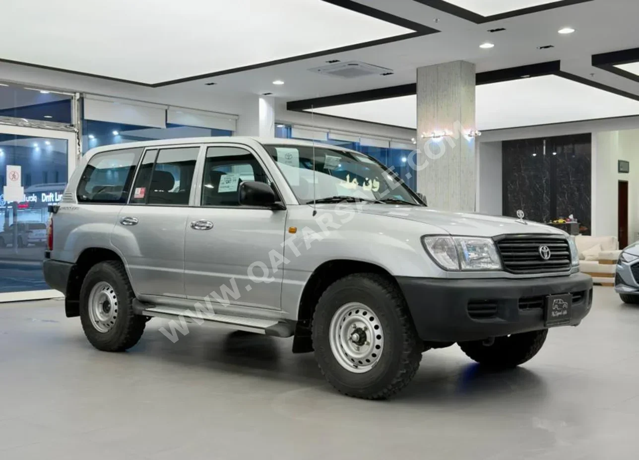 تويوتا  لاند كروزر  جي  1998  عادي  143,000 كم  6 سلندر  دفع رباعي  اس يو في  فضي