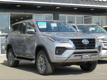 تويوتا  فورشنر  2025  اوتوماتيك  0 كم  6 سلندر  دفع رباعي  اس يو في  رمادي  تحت الضمان
