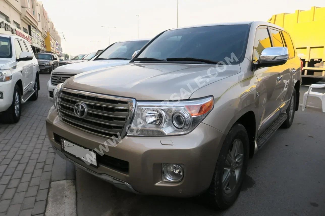 Toyota  Land Cruiser  VXR  2015  Automatic  220,000 Km  8 Cylinder  Four Wheel Drive (4WD)  SUV  Gold