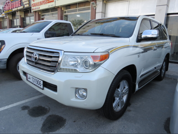 تويوتا  لاند كروزر  في اكس ار  2013  اوتوماتيك  245,000 كم  8 سلندر  دفع رباعي  اس يو في  أبيض