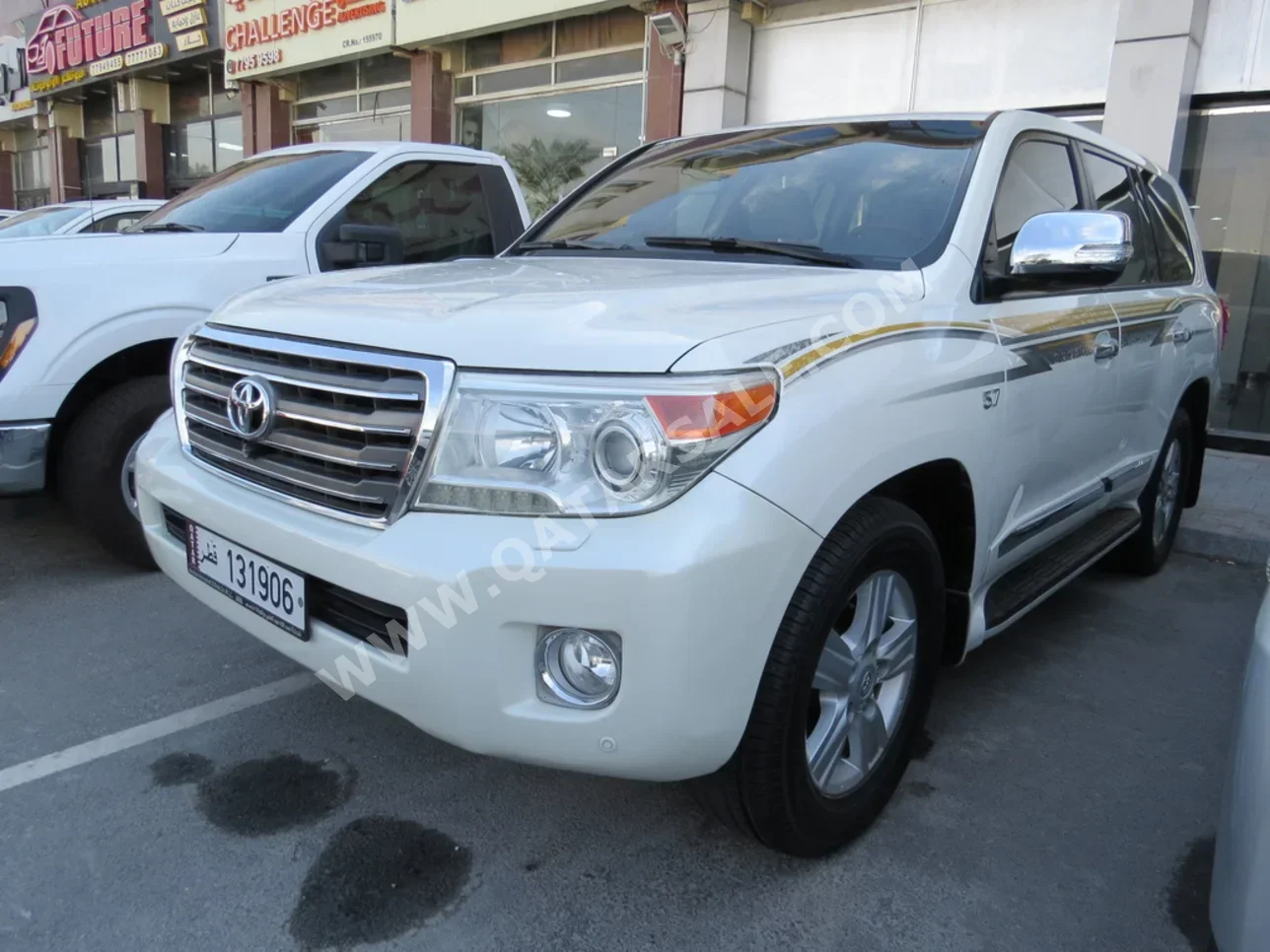 تويوتا  لاند كروزر  في اكس ار  2013  اوتوماتيك  245,000 كم  8 سلندر  دفع رباعي  اس يو في  أبيض