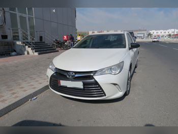 تويوتا  كامري  2016  اوتوماتيك  164,000 كم  4 سلندر  سحب امامي  سيدان  أبيض