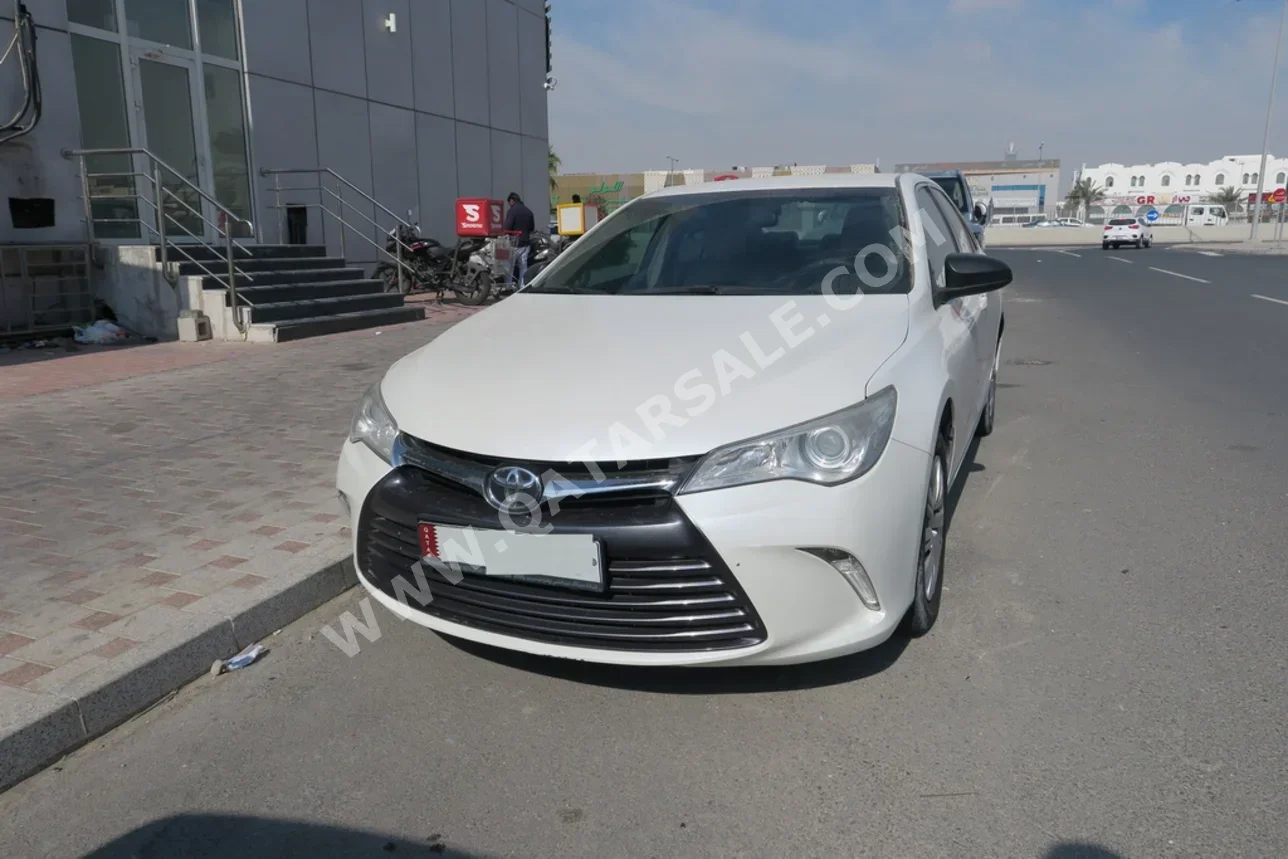 تويوتا  كامري  2016  اوتوماتيك  164,000 كم  4 سلندر  سحب امامي  سيدان  أبيض