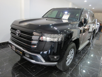 تويوتا  لاند كروزر  جي اكس  2025  اوتوماتيك  13,000 كم  6 سلندر  دفع رباعي  اس يو في  أسود  تحت الضمان