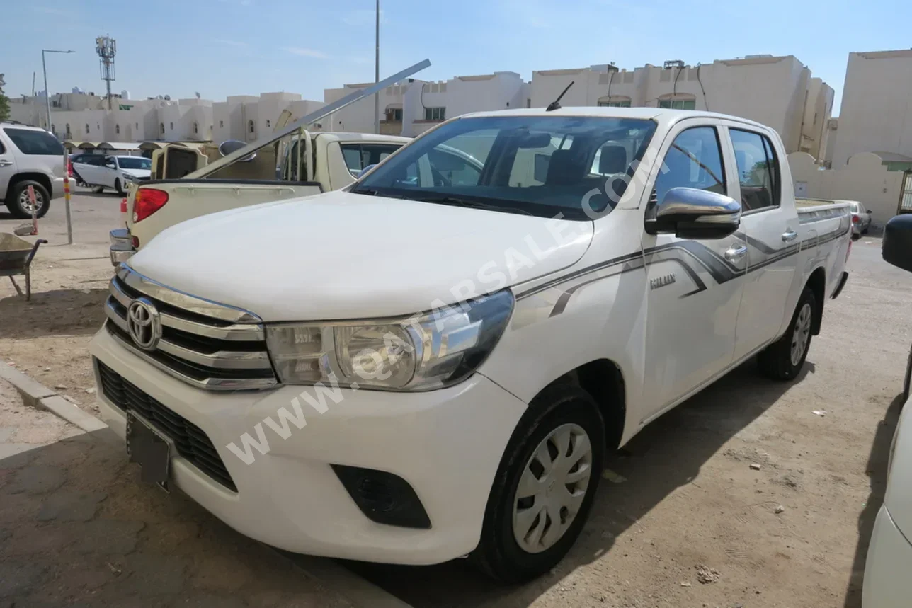 تويوتا  هاي لوكس  2017  اوتوماتيك  350,000 كم  4 سلندر  دفع رباعي  بيكب  أبيض