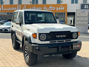 تويوتا  لاند كروزر  ال اكس  2024  اوتوماتيك  96,000 كم  6 سلندر  دفع رباعي  بيكب  أبيض