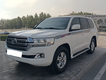 Toyota  Land Cruiser  GXR  2017  Automatic  266,000 Km  6 Cylinder  Four Wheel Drive (4WD)  SUV  White