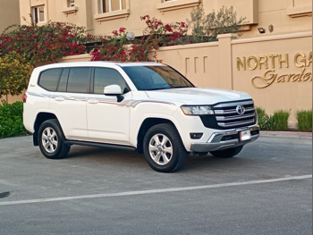 تويوتا  لاند كروزر  جي اكس ار  2022  اوتوماتيك  45,000 كم  6 سلندر  دفع رباعي  اس يو في  أبيض