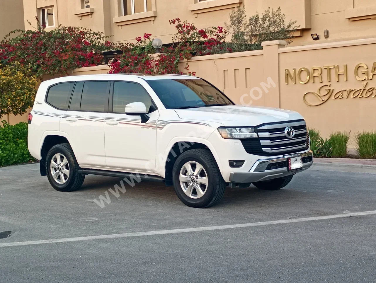 تويوتا  لاند كروزر  جي اكس ار  2022  اوتوماتيك  45,000 كم  6 سلندر  دفع رباعي  اس يو في  أبيض