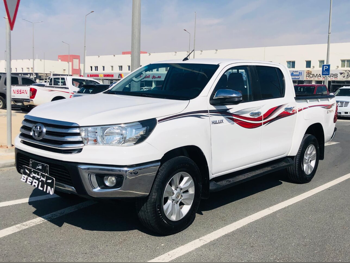 Toyota  Hilux  SR5  2020  Automatic  294,000 Km  4 Cylinder  Four Wheel Drive (4WD)  Pick Up  White
