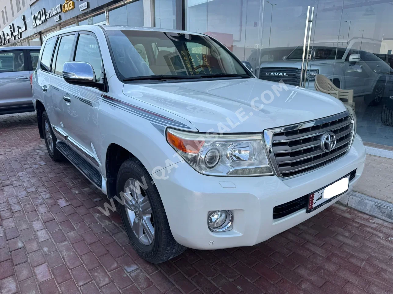 Toyota Land Cruiser GXR 2014 Automatic 129,000 Km 8 Cylinder Four Wheel Drive (4WD) SUV White