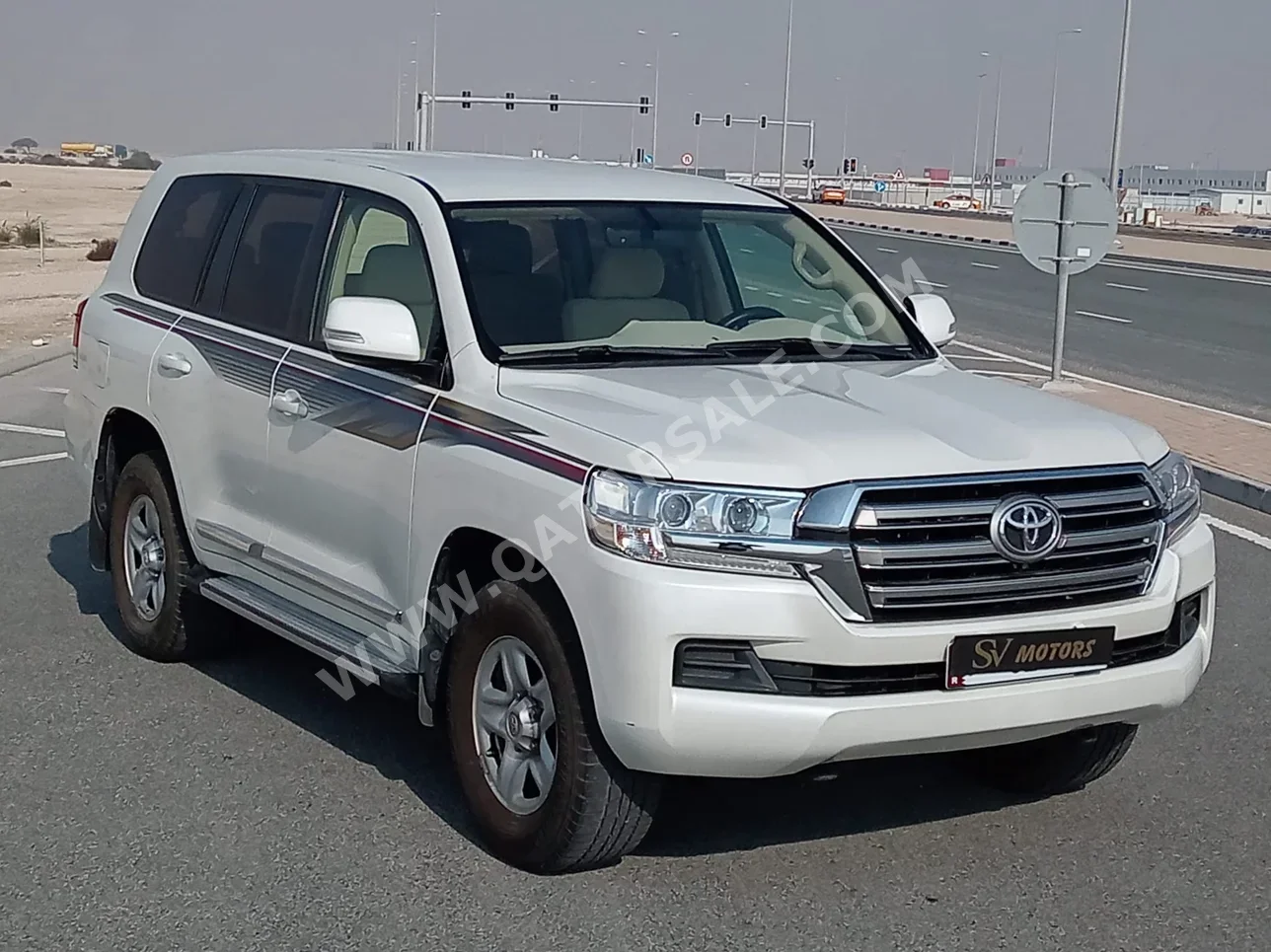 Toyota  Land Cruiser  GXR  2017  Automatic  168,000 Km  6 Cylinder  Four Wheel Drive (4WD)  SUV  White