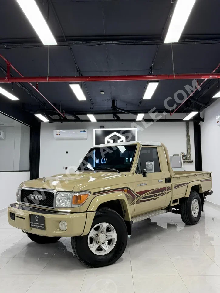تويوتا  لاند كروزر  ال اكس  2021  عادي  150,000 كم  6 سلندر  دفع رباعي  بيكب  بيج