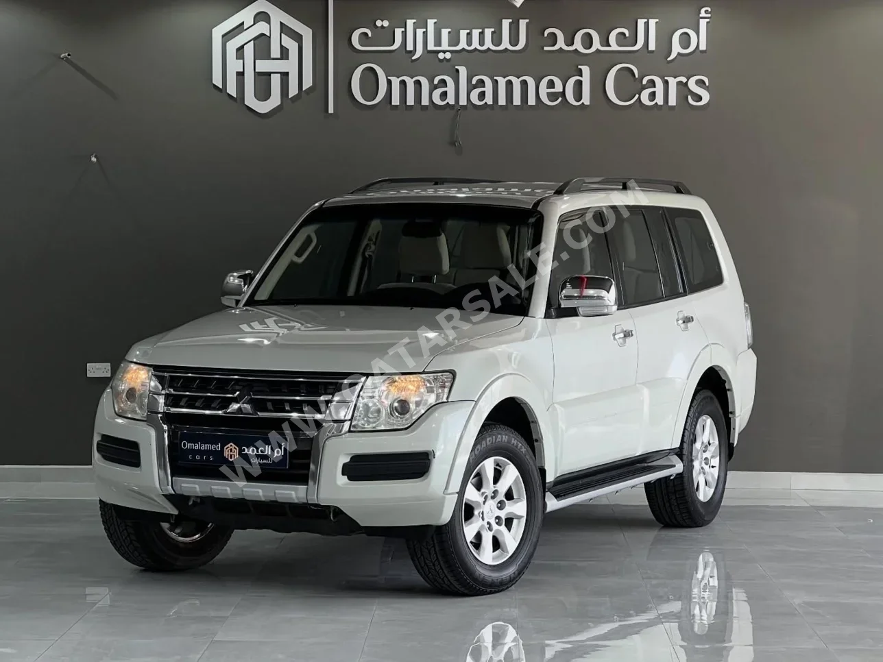 Mitsubishi  Pajero  3.5  2017  Automatic  272,000 Km  6 Cylinder  Four Wheel Drive (4WD)  SUV  White