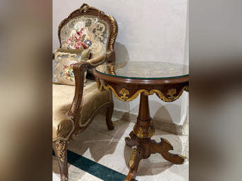 الأرائك والكنب والكراسي كنبة بثلاث مثاعد و 4 كراسي بذراعين  - بني