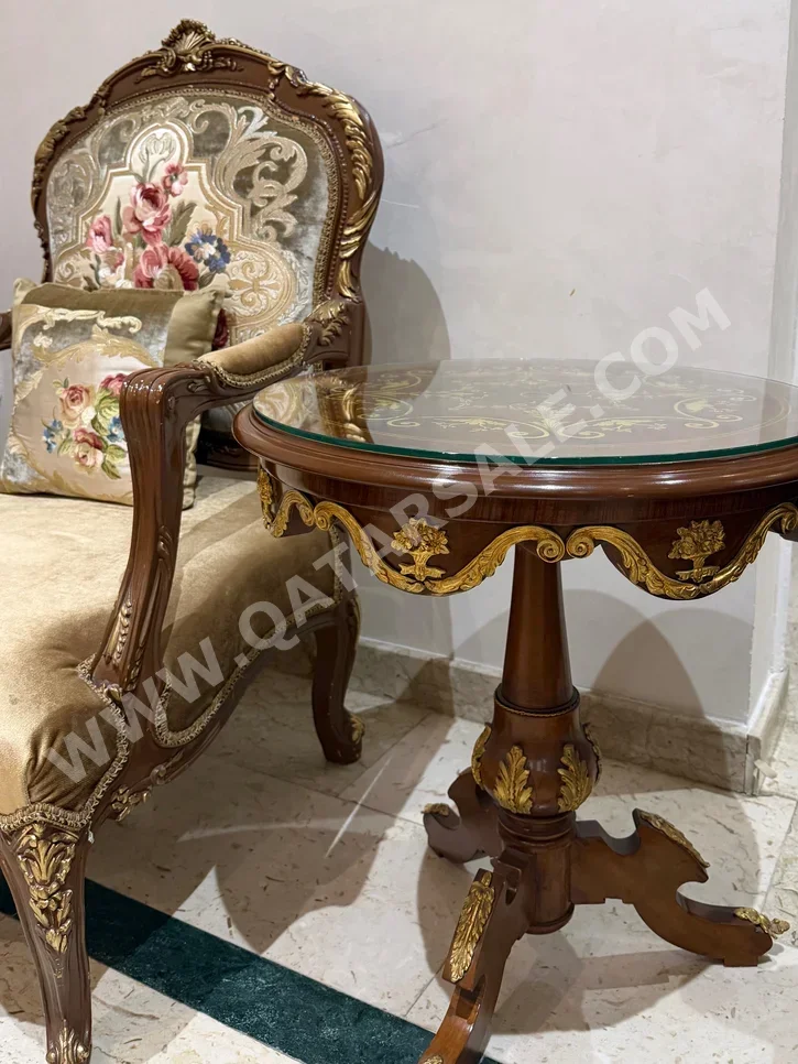 الأرائك والكنب والكراسي كنبة بثلاث مثاعد و 4 كراسي بذراعين  - بني