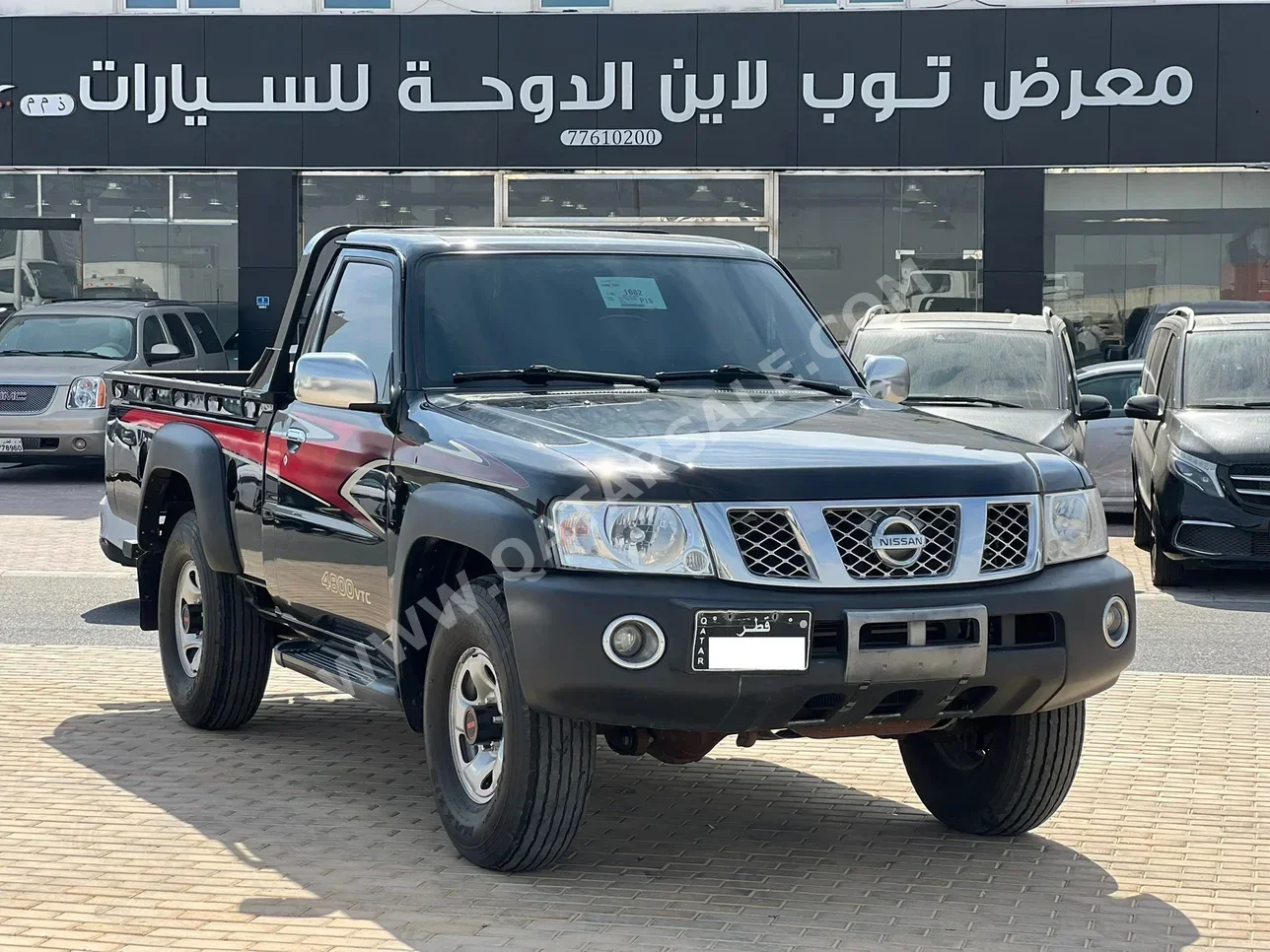 نيسان باترول بيك اب 2022 عادي 127,000 كم 6 سلندر دفع رباعي بيكب أسود