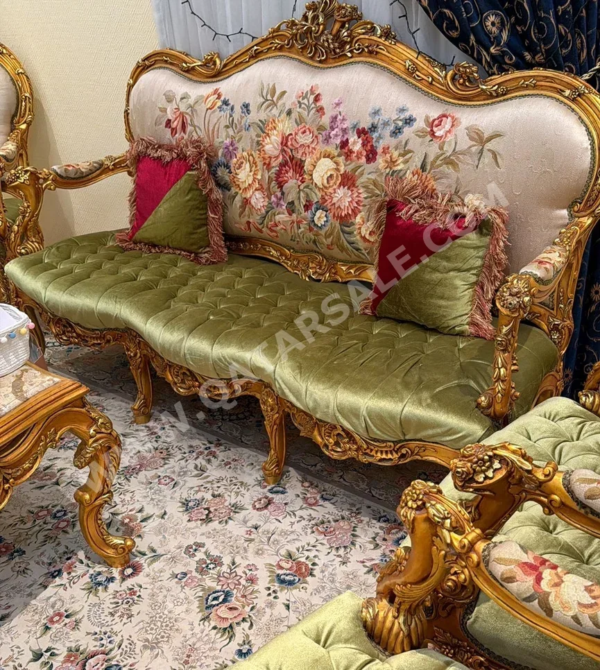 الأرائك والكنب والكراسي كنبة بثلاث مثاعد و 4 كراسي بذراعين  - أخضر