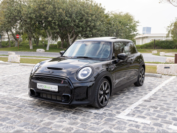Mini  Cooper  S  2023  Automatic  50,200 Km  4 Cylinder  Front Wheel Drive (FWD)  Hatchback  Black