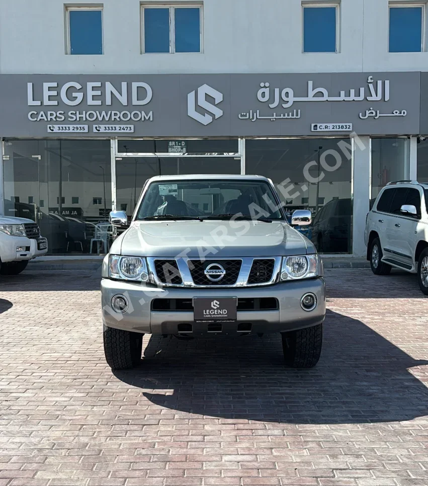 نيسان باترول سفاري الاسطورة 2024 عادي 6,800 كم 6 سلندر دفع رباعي اس يو في فضي تحت الضمان