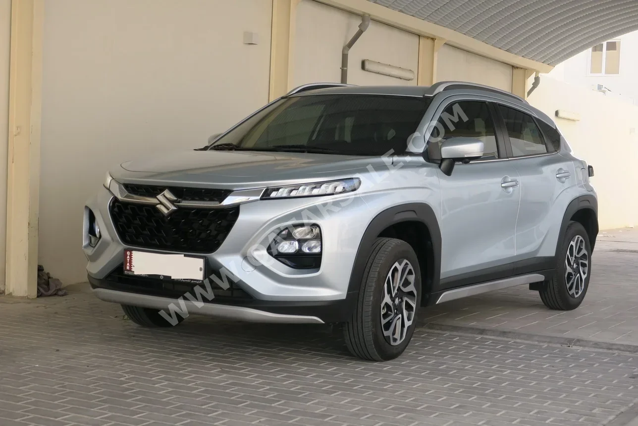 سوزوكي فرونكس 2025 اوتوماتيك 48,000 كم 4 سلندر سحب امامي اس يو في فضي تحت الضمان