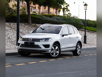 Volkswagen  Touareg  Highline plus  2016  Automatic  99,000 Km  6 Cylinder  All Wheel Drive (AWD)  SUV  White