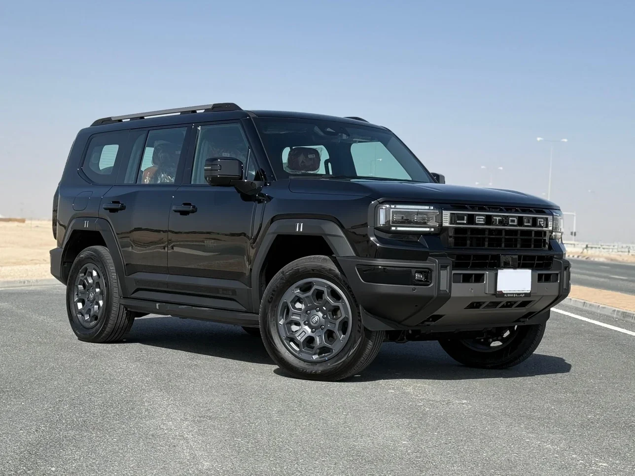 Jetour  G700  luxury  2026  Automatic  0 Km  4 Cylinder  Four Wheel Drive (4WD)  SUV  Black  With Warranty