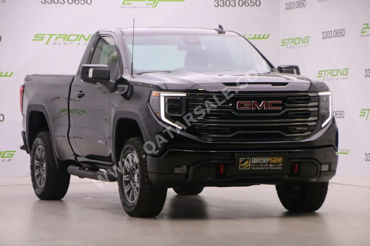 جي ام سي  سييرا  اي تي 4  2025  اوتوماتيك  6,400 كم  8 سلندر  دفع رباعي  بيكب  أسود  تحت الضمان
