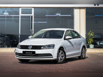 فوكس واغن  جيتا  2018  اوتوماتيك  157,000 كم  4 سلندر  سحب امامي  سيدان  أبيض