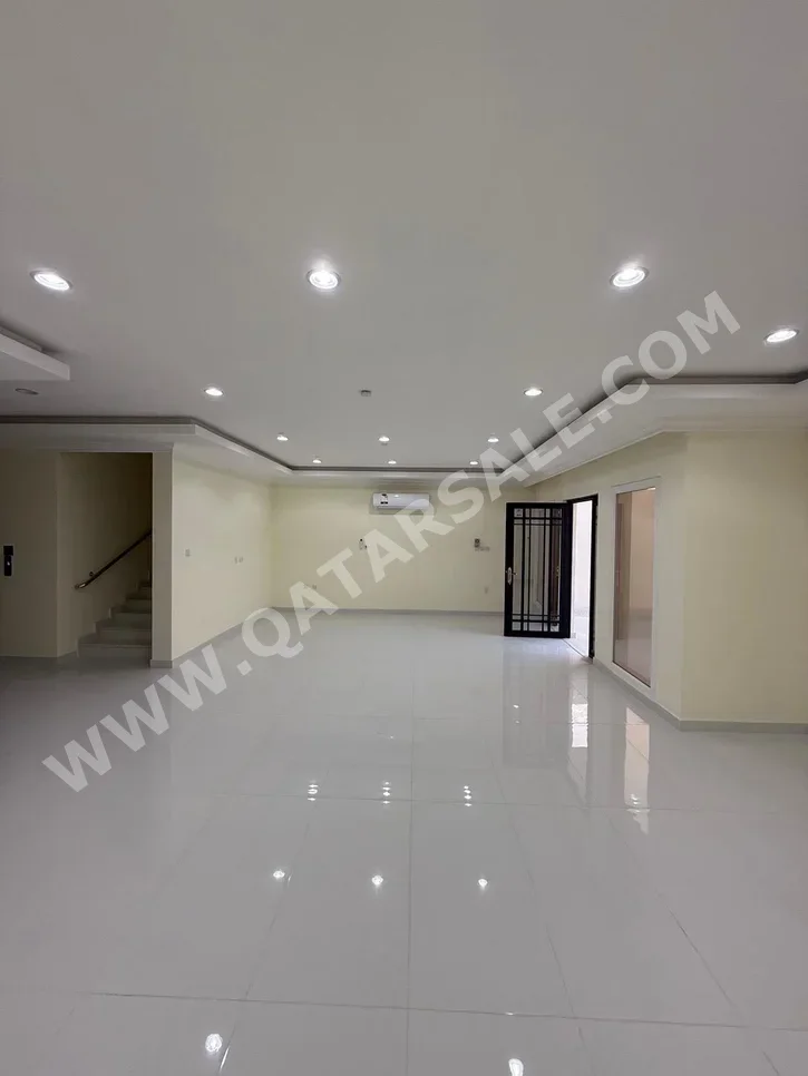 سكن عائلي  - غير مفروشة  - الريان  - عين خالد  - 7 غرف نوم