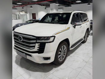 تويوتا  لاند كروزر  في اكس ار توين توربو  2022  اوتوماتيك  167,000 كم  6 سلندر  دفع رباعي  اس يو في  أبيض
