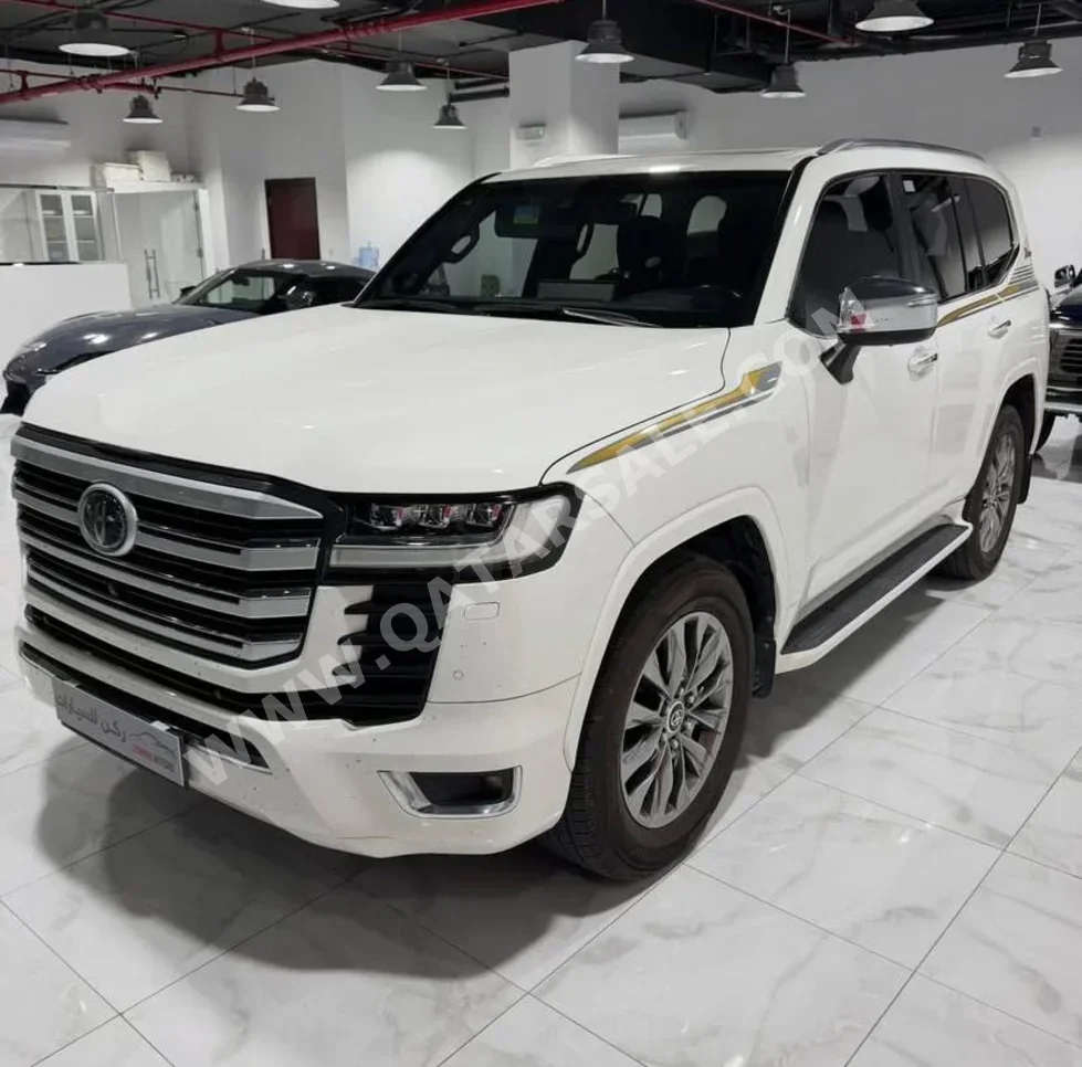 تويوتا  لاند كروزر  في اكس ار توين توربو  2022  اوتوماتيك  167,000 كم  6 سلندر  دفع رباعي  اس يو في  أبيض