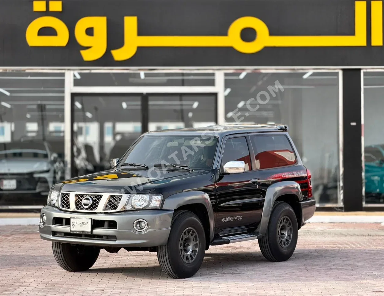 نيسان  باترول  سفاري  2022  عادي  62,000 كم  6 سلندر  دفع رباعي  اس يو في  أسود